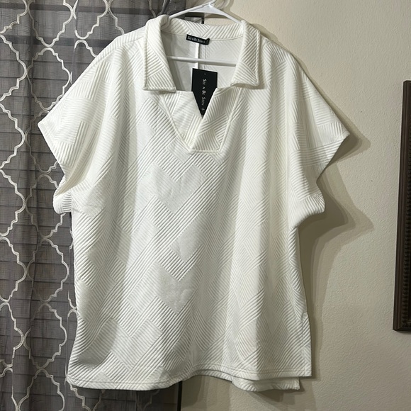 See + Be Seen Tops - See N Be Seen white textured V-neck collared pullover 3x